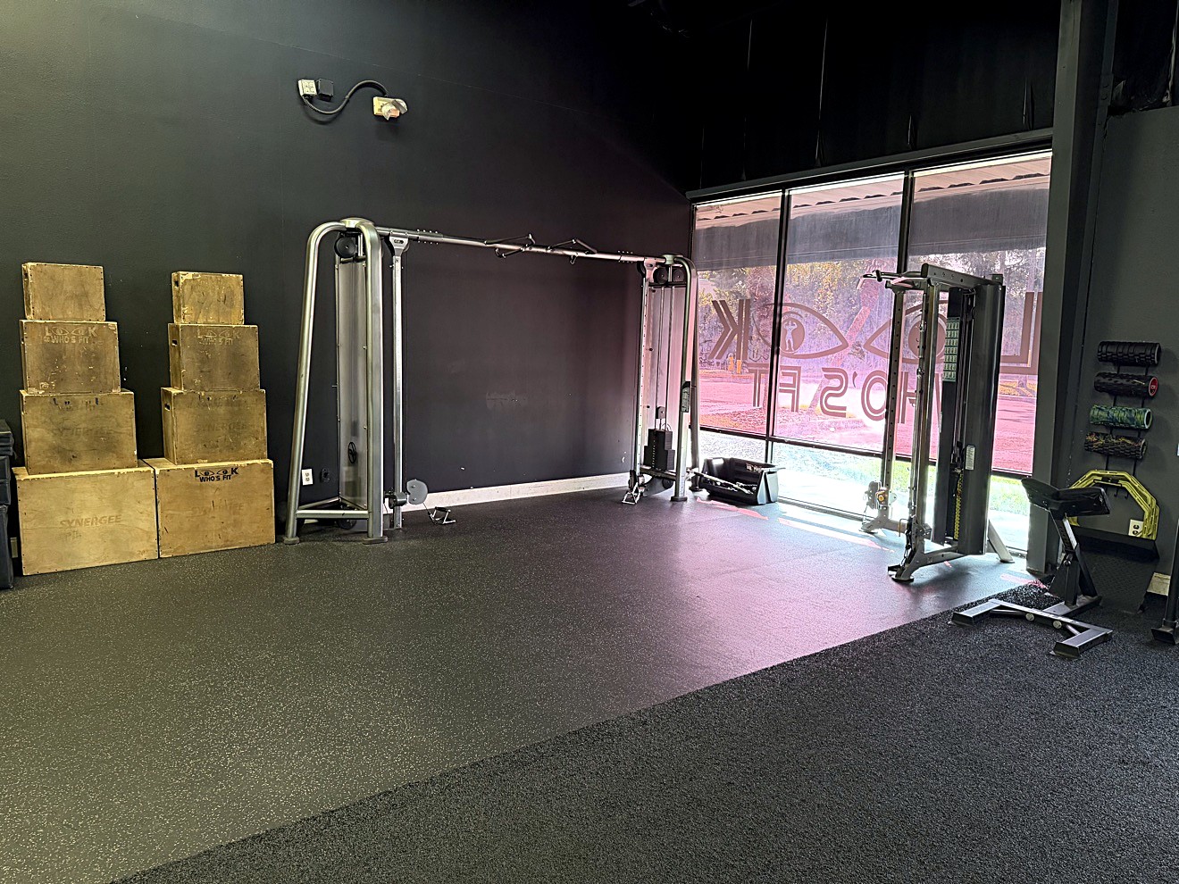 Open training area and cable station at Look Who's Fit